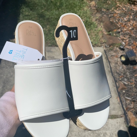 Time and Tru White Mules - Picture 1 of 4